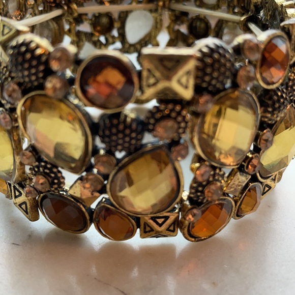 Beautiful gold jeweled stretchy bracelet - Picture 4 of 4